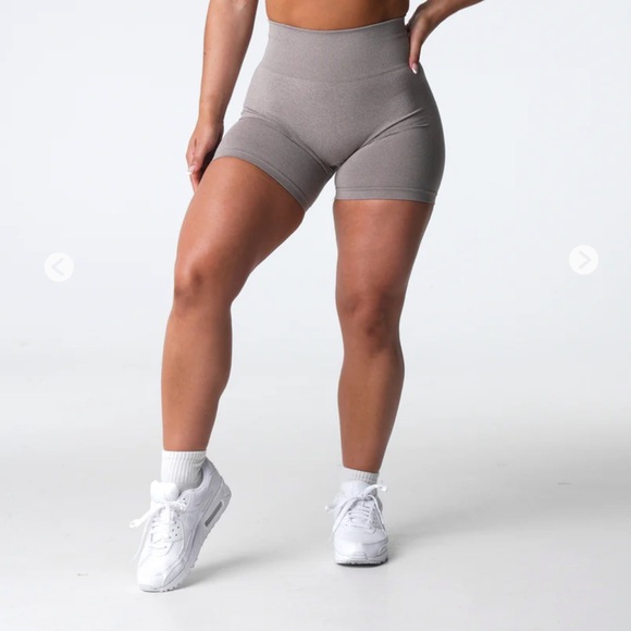 NVGTN Pants - NVGTN Pro Seamless Shorts Taupe